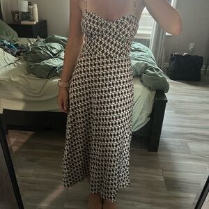 Retro Aesthetic Brown Geo Print Lace-Un
Backless Midi Dress